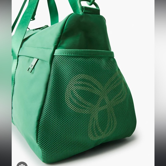 Aritzia practice duffle - Picture 2 of 6